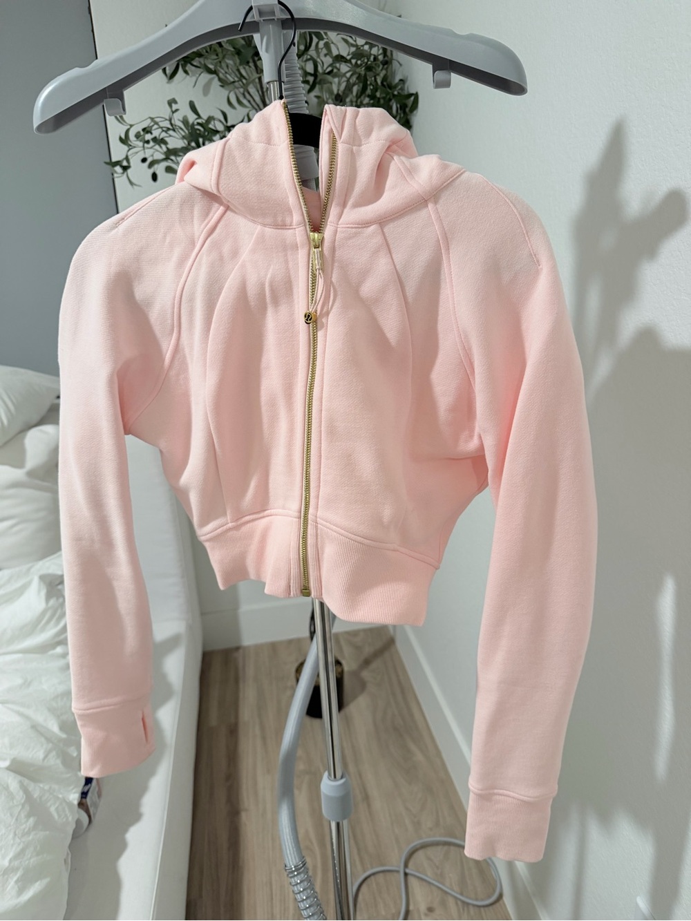 Lululemon Full Zip Cropped Scuba Strawberry Milkshake with gold zipper